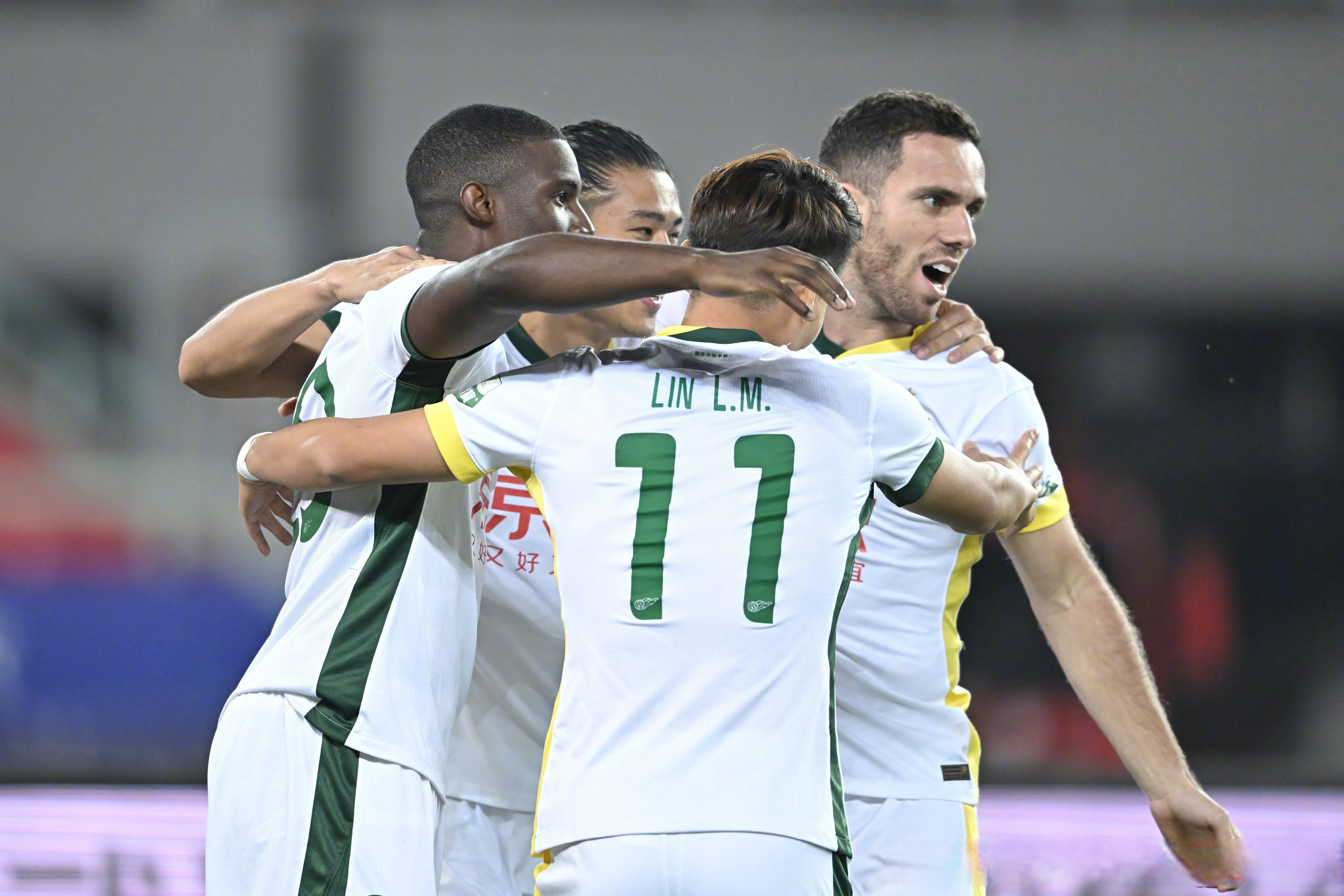 包含转折点北京国安状态回暖,欧联集结日攻防权衡,球迷炸锅,训练强度明显提升的词条 包含转折点北京国安状态回暖,欧联集结日攻防权衡,球迷炸锅,训练强度明显提升的词条